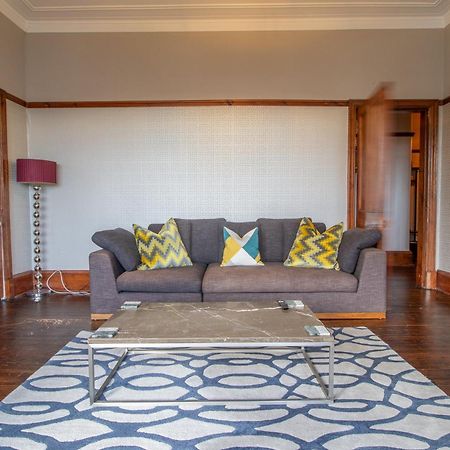 Pass The Keys Beautiful, Traditional 2 Bed Flat W Free Parking Glasgow Esterno foto