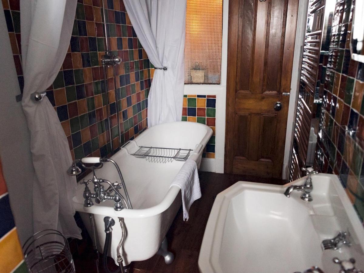 Pass The Keys Beautiful, Traditional 2 Bed Flat W Free Parking Glasgow Esterno foto