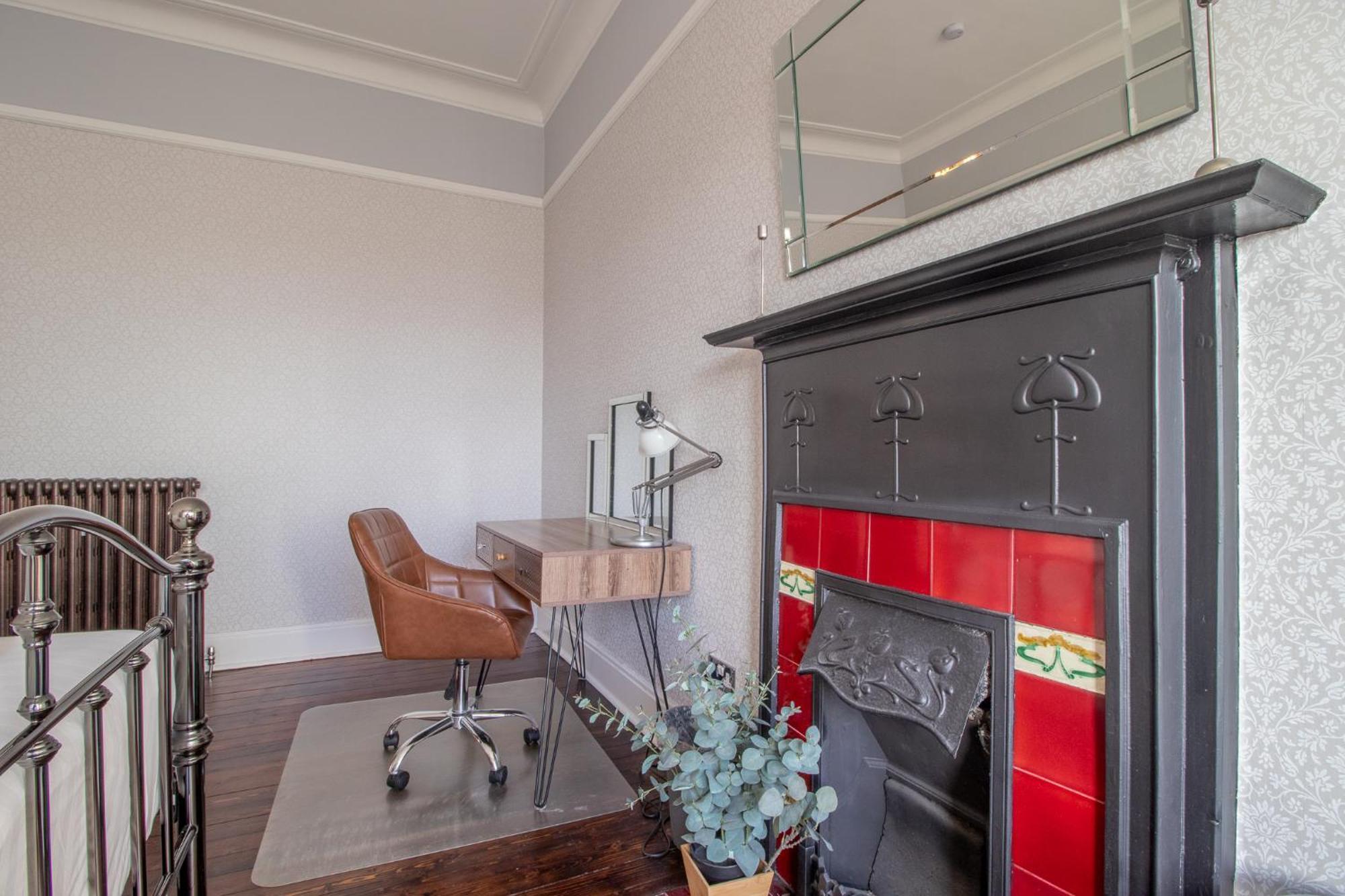 Pass The Keys Beautiful, Traditional 2 Bed Flat W Free Parking Glasgow Esterno foto