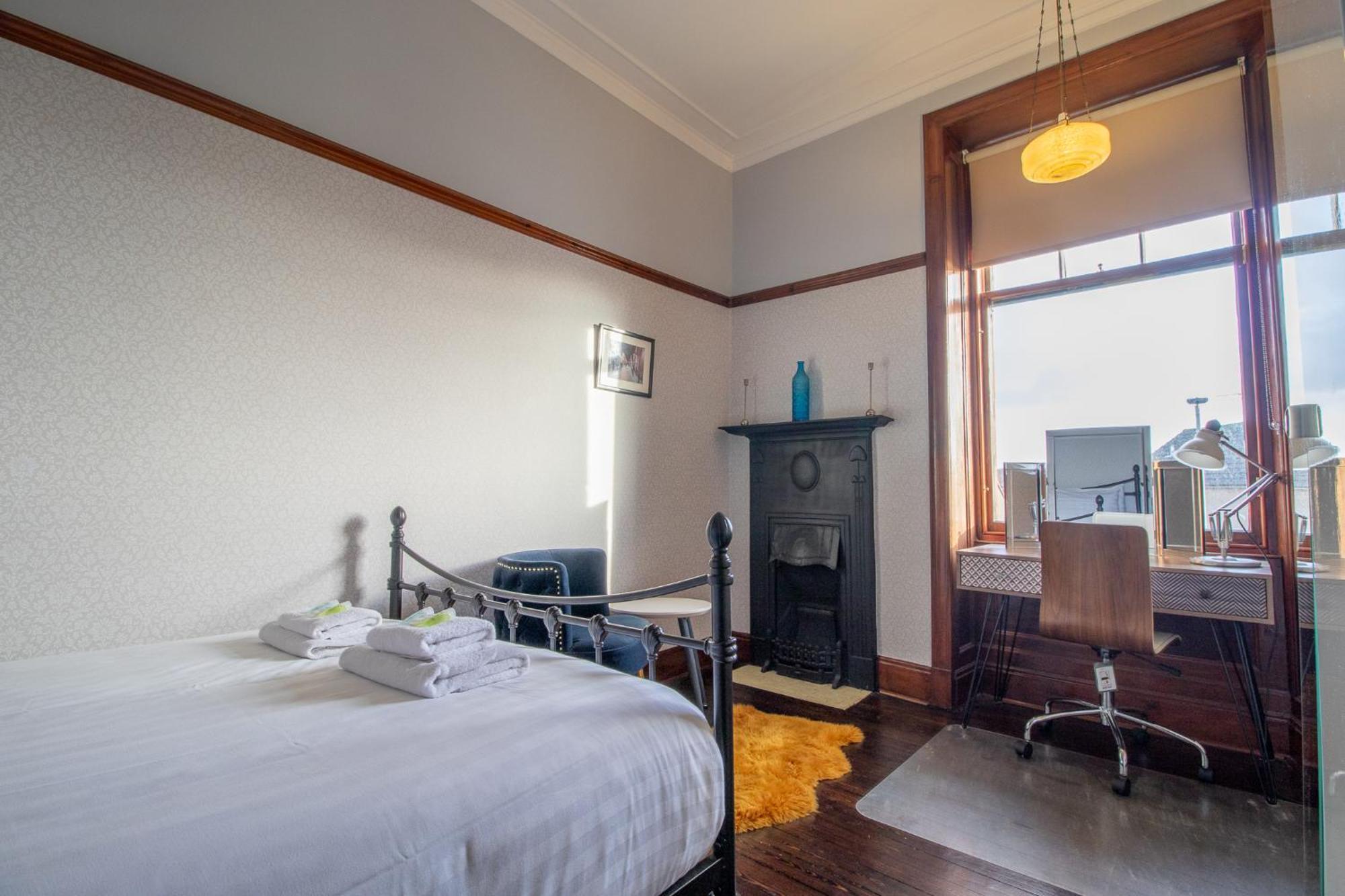 Pass The Keys Beautiful, Traditional 2 Bed Flat W Free Parking Glasgow Esterno foto