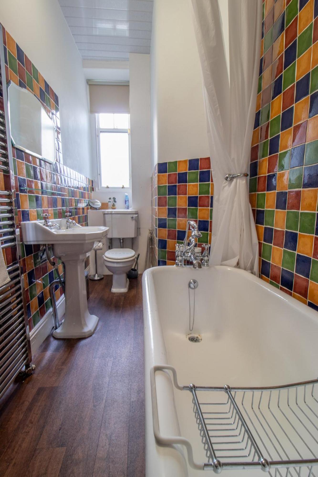 Pass The Keys Beautiful, Traditional 2 Bed Flat W Free Parking Glasgow Esterno foto