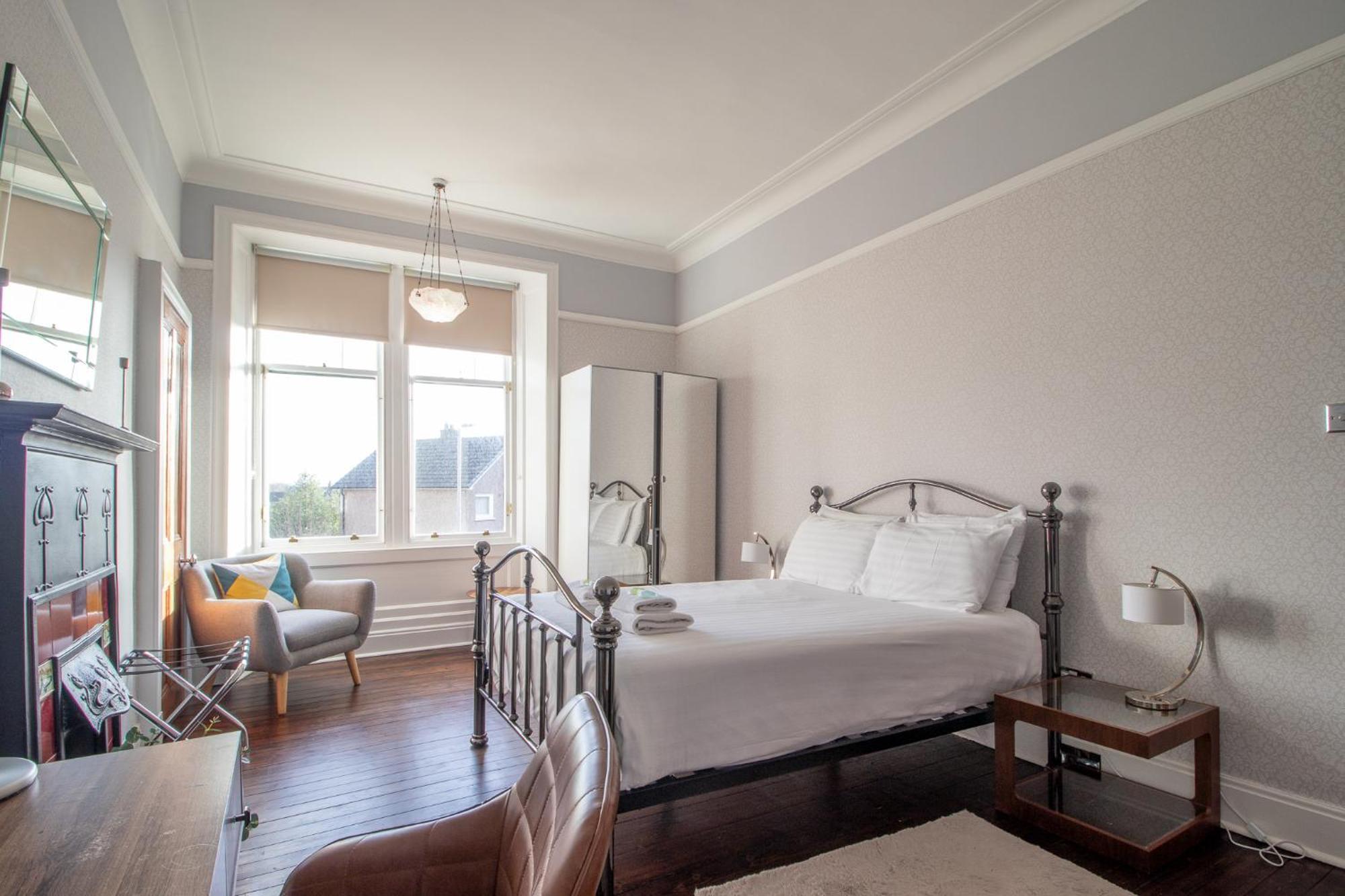 Pass The Keys Beautiful, Traditional 2 Bed Flat W Free Parking Glasgow Esterno foto