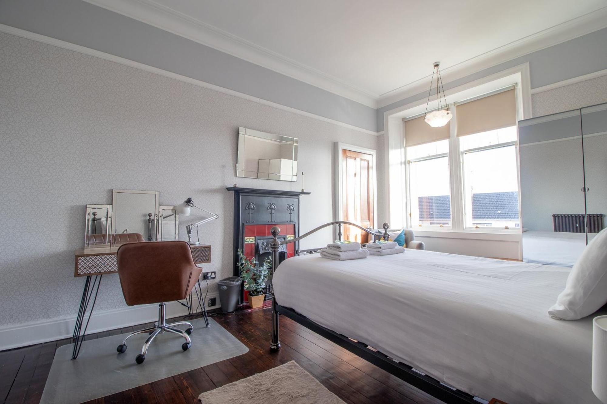 Pass The Keys Beautiful, Traditional 2 Bed Flat W Free Parking Glasgow Esterno foto