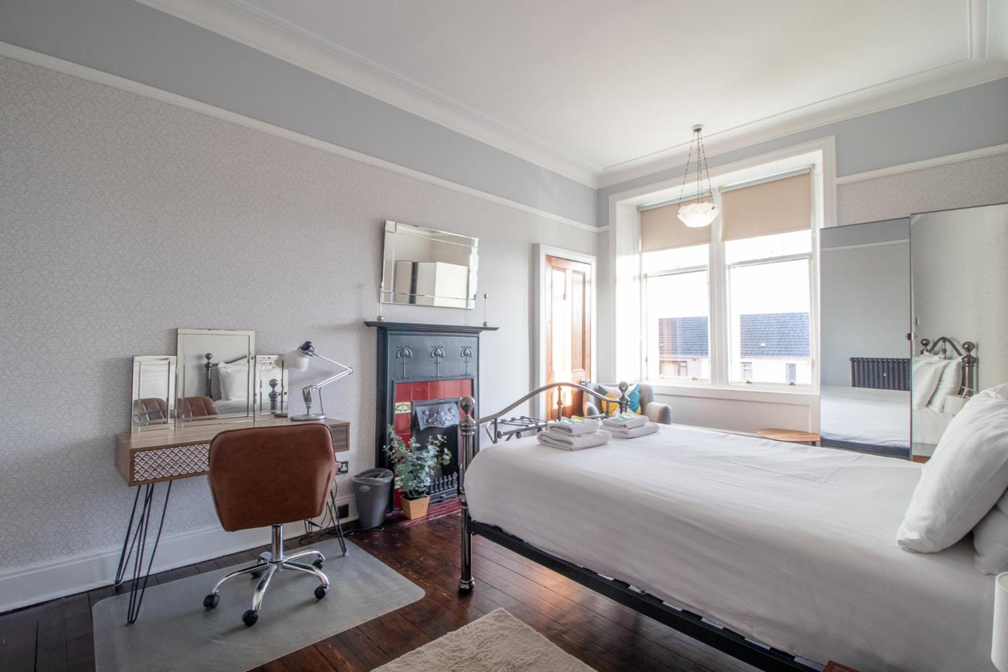 Pass The Keys Beautiful, Traditional 2 Bed Flat W Free Parking Glasgow Esterno foto